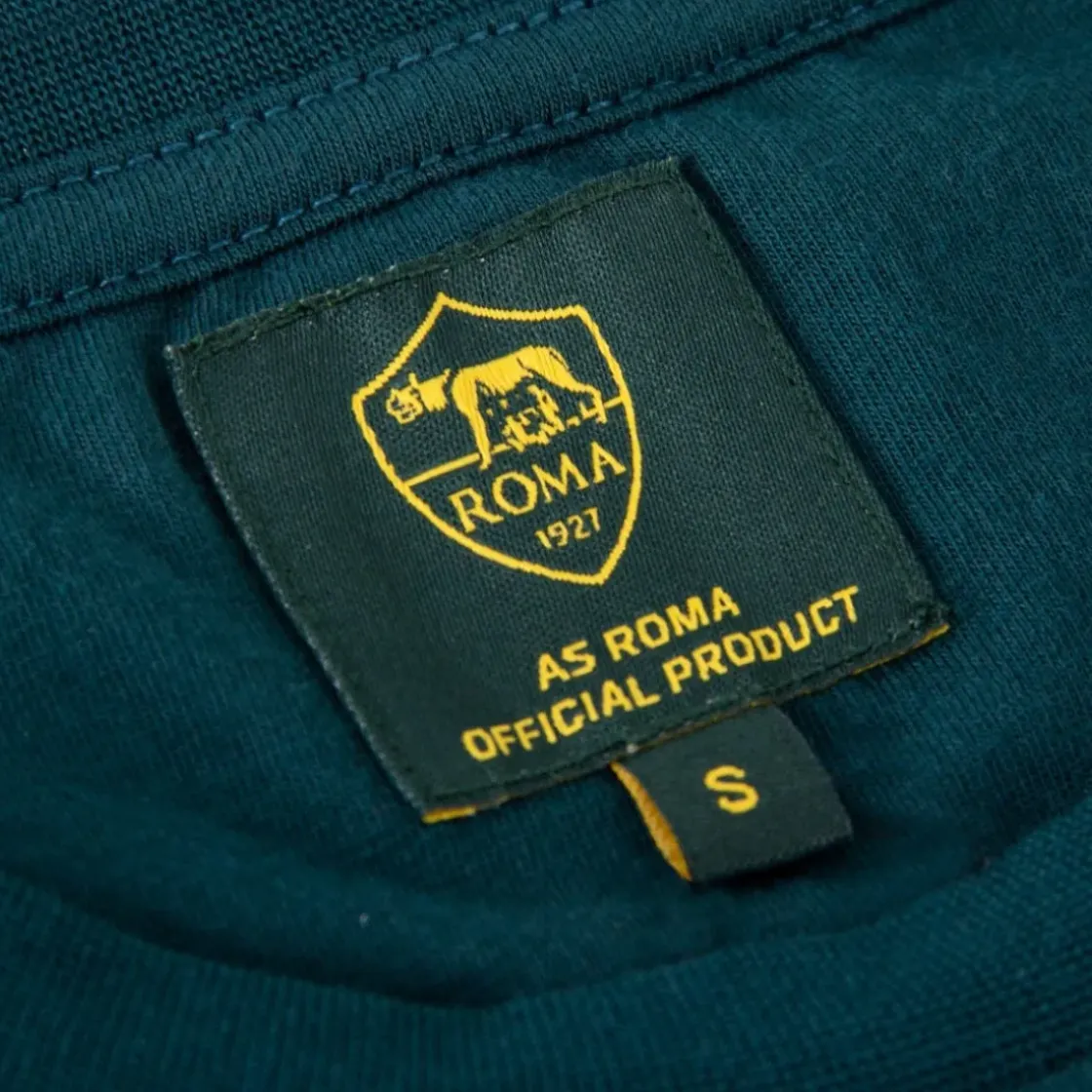 Outlet Heritage Logo T-shirt, Adult, Green T-shirts & Polo